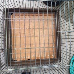 うさぎ小屋　中古　中の受け皿が割れてますので修理してねの画像