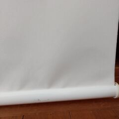 遮光ロールスクリーン オフホワイト 173 x 57cm チェーン式の画像