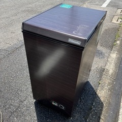 キャスター付き家庭用冷凍庫