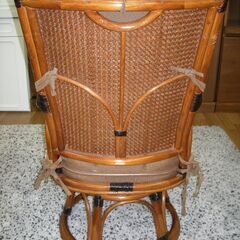 R407 籐 回転座椅子 チェア クッション付 ラタン製 籐家具 座面高 39cm 美品の画像
