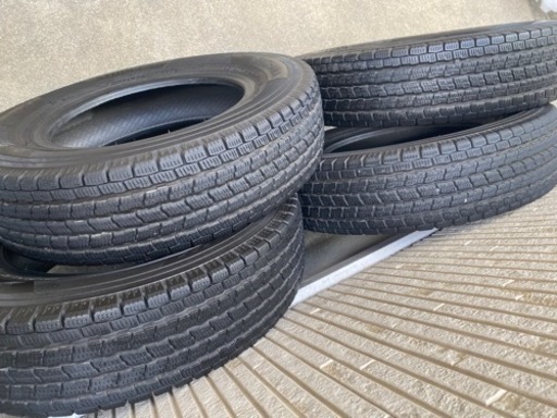 【美品】【バリ山】国産スタッドレスタイヤ 145/80R 12インチ