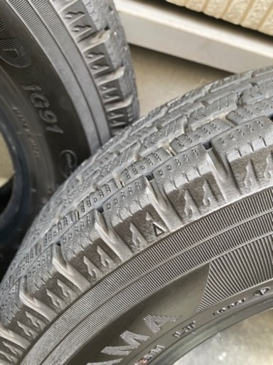 【美品】【バリ山】国産スタッドレスタイヤ 145/80R 12インチ