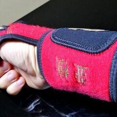 リストガード 野球 刺繍入りの画像