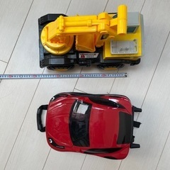 車のおもちゃ、車のケースの画像
