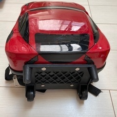 車のおもちゃ、車のケースの画像