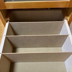 学習机、椅子、照明の画像