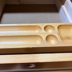 学習机、椅子、照明の画像