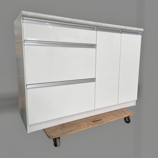 決まりました☆キッチン家具☆レンジ台☆レンジボード?キッチンボード?綺麗な中古品♪食器棚