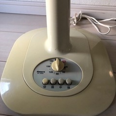 扇風機 ジャンク カバー爪なし 作動しますの画像