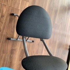 折りたたみパイプ椅子