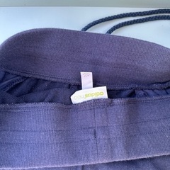 部屋着なら大丈夫だと思いますadidasだと思います7分丈パンツの画像