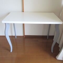 ②IKEA テーブル(おまけ付)