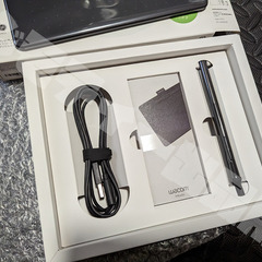 【取引者決定】【新品・未使用(撮影の為開封)】WACOM Intuos（ペンタブレット）の画像