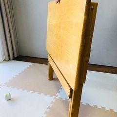 折りたたみテーブルの画像