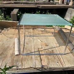 ガラステーブル