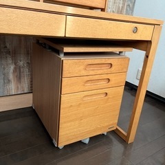 子供用学習机の画像