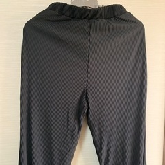 しまむら　プリーツワイドパンツ　Lサイズ　黒の画像