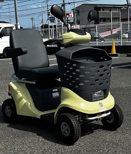 極上美車　最新型　スズキ セニアカー ET4D9　2022年式　ペールイエロー 電動車いす