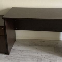 (中古）　アイリスチトセ製の事務、勉強机　デスクワゴン付きの画像