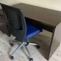 (中古）　アイリスチトセ製の事務、勉強机　デスクワゴン付き