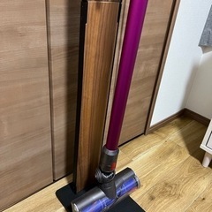 【中古・無料】Dyson 掃除機（ピンク）の画像