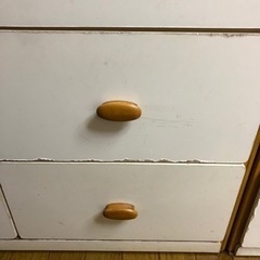 白のチェストの画像