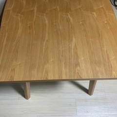 ダイニングテーブルの画像