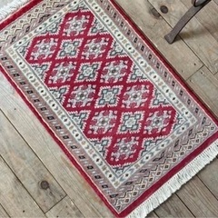 【新品】手織り ペルシャ絨毯 パキスタン ラグ 赤 red 玄関マット シルクタッチの画像