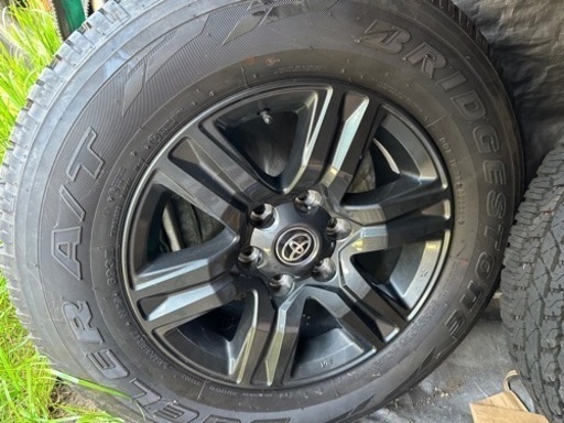 新型ハイラックス　純正タイヤホイール