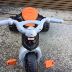 子供用の乗り物。写真をご覧下さい