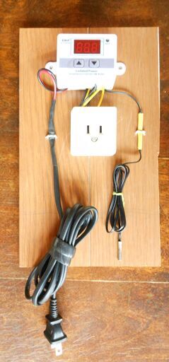サーモスタット　AC 110V　温度コントローラー　LEDディスプレイ　-50℃〜110℃ 1メートルNTC防水プローブセンサー W3001
