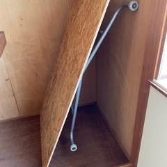 高さ調整できるテーブル