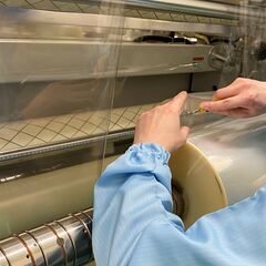 【製造業】商品パッケージの製造オペレーター補佐 | 土日休み・実力による昇給あり！の画像