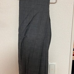 グレーのスラックス　Mitsumine
