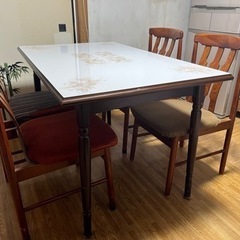 ダイニングテーブル(75cmX120cm)と椅子4脚　無料