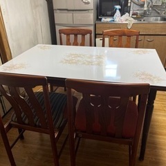 ダイニングテーブル(75cmX120cm)と椅子4脚　無料の画像