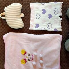 赤ちゃん用毛布、枕、ニットパンツ