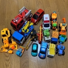 2歳くらいから遊べます　車のおもちゃまとめて