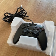 ほぼ新品　ゲームコントローラーの画像