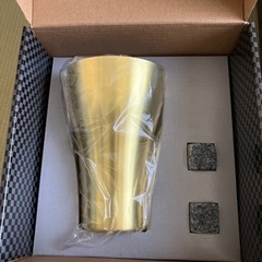 金色のタンブラー・ビールサーバーの画像