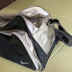 エナメルスポーツバックの画像