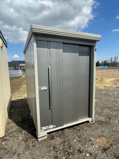 【バナナ】札幌市☆タクボ/物置/ガレージ/3ドア引き戸/窓付/W1600mm×奥行2460mm/近郊格安自社配送♪