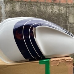 XJR400 タンク　中は綺麗　左側傷あり、右側凹みの画像