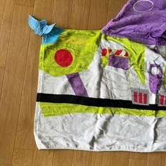 バズ　フード付きタオルの画像