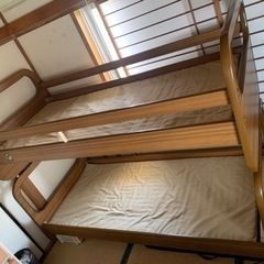 《取引中》ジュニアサイズ　2段ベッド　ハシゴあり　ベッドマットつき