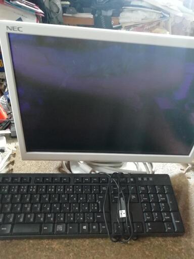 パソコン　ディスプレイ　キーボード