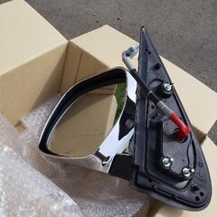 200系ハイエース運転席側(右側)新古品メッキミラーASSY✨の画像