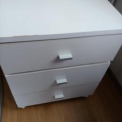 (話し中)化粧箱にいいかもです。鏡もついてて移動もできて便利です。