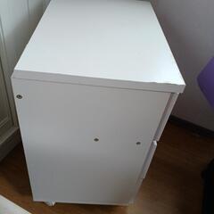 (話し中)化粧箱にいいかもです。鏡もついてて移動もできて便利です。の画像