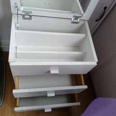 (話し中)化粧箱にいいかもです。鏡もついてて移動もできて便利です。の画像